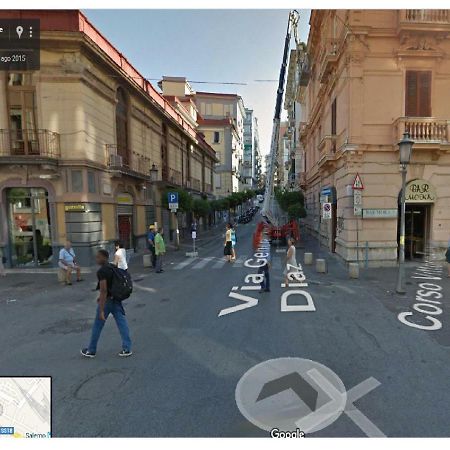 Ferienwohnung Bilocale In Centro Salerno Exterior foto