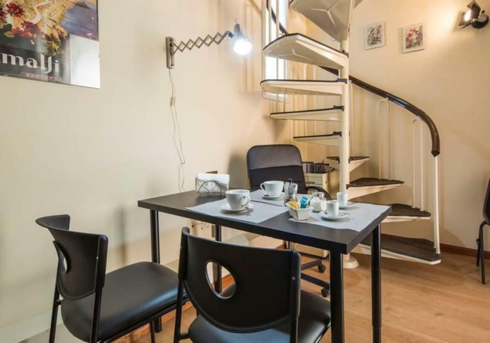 Ferienwohnung Bilocale In Centro Salerno Exterior foto